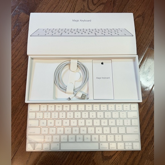 Apple Other - NIB Apple Magic Keyboard MLA22LLA in box:Magic Keyboard USB-C to Lightning Cable